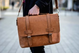 GMALE by Grzegorz Paliś, blog o modzie męskiej, listonoszka, skórzana torba męska, czarny kardigan męski, Zara